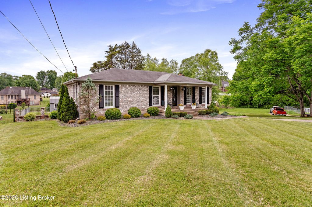 Photo of 3602 Garden Ct, Shepherdsville, KY 40165 (MLS # 1716473)
