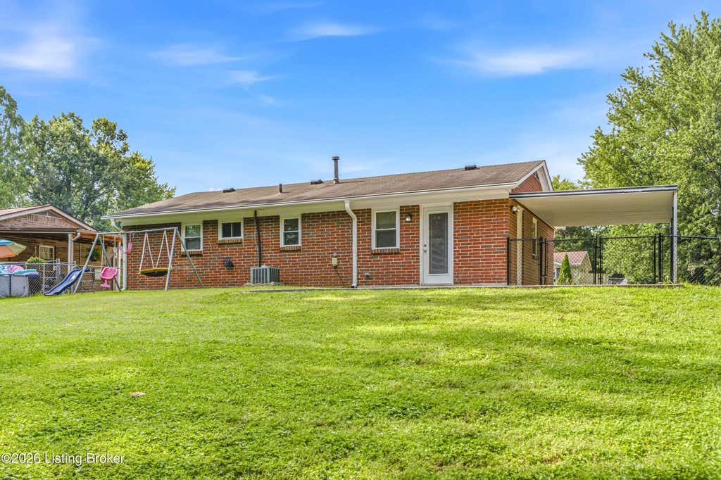 Photo of 6812 Nalery Way, Louisville, KY 40228 (MLS # 1722363)