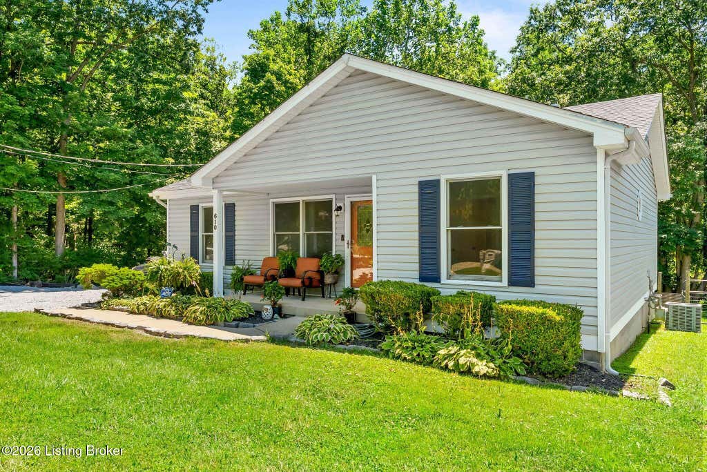 Photo of 610 W Madison St, La Grange, KY 40031 (MLS # 1726232)