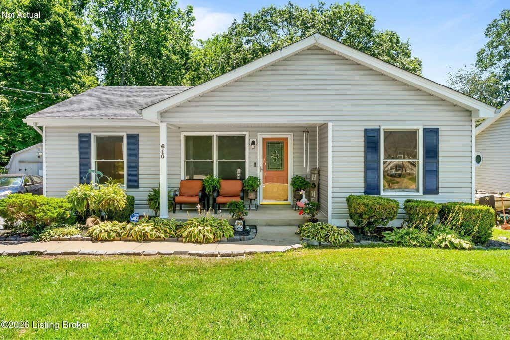Photo of 610 W Madison St, La Grange, KY 40031 (MLS # 1726232)