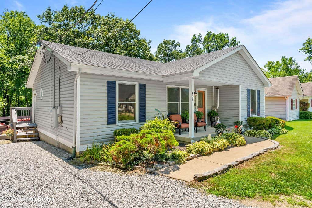 Photo of 610 W Madison St, La Grange, KY 40031 (MLS # 1726232)