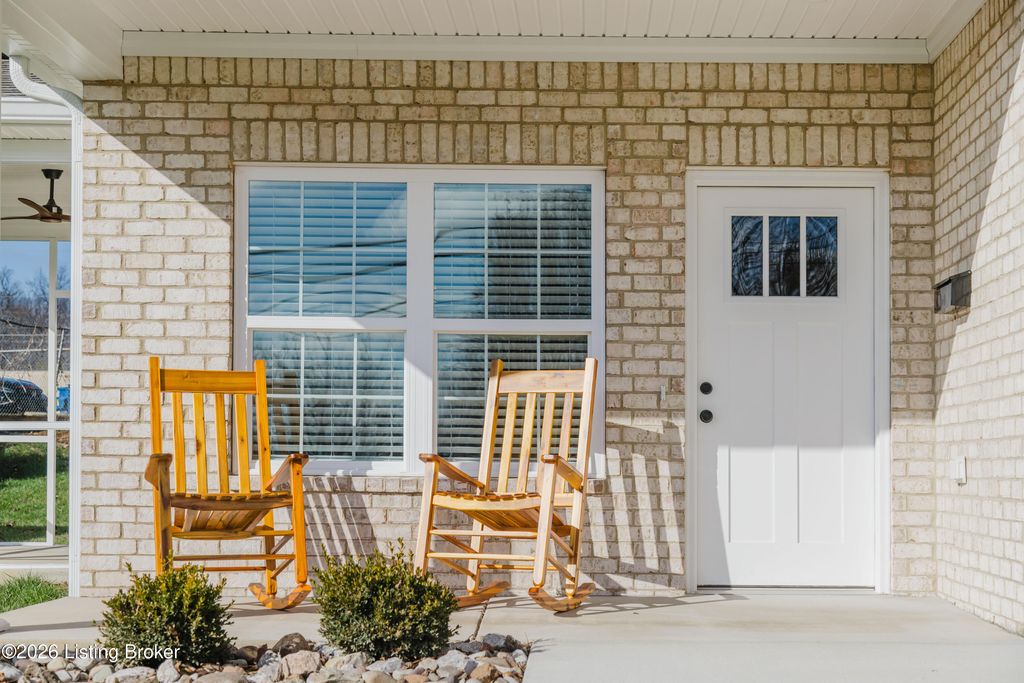 Photo of 1104 N Main St, Elizabethtown, KY 42701 (MLS # 1713353)