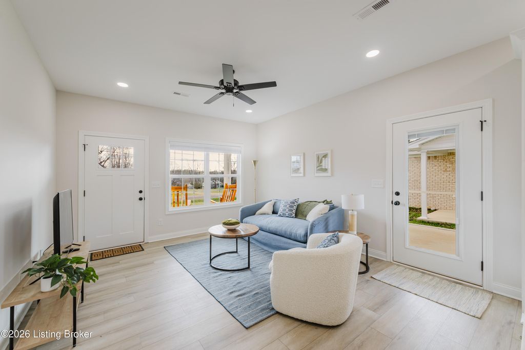 Photo of 1104 N Main St, Elizabethtown, KY 42701 (MLS # 1713353)