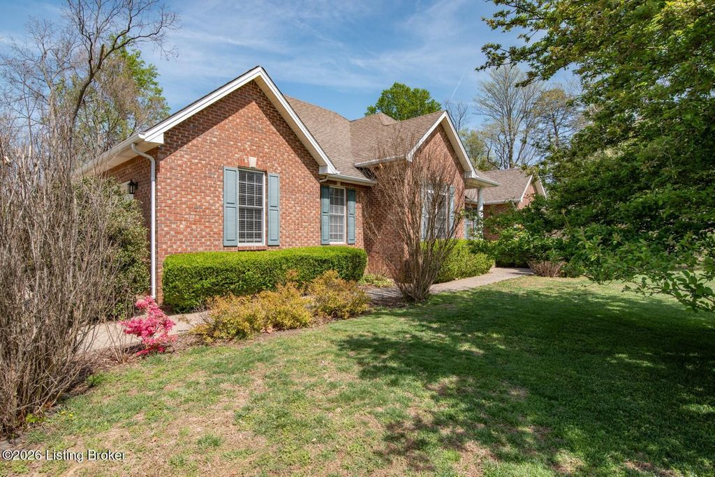 Photo of 70 Deer Run Way, Elizabethtown, KY 42701 (MLS # 1714035)