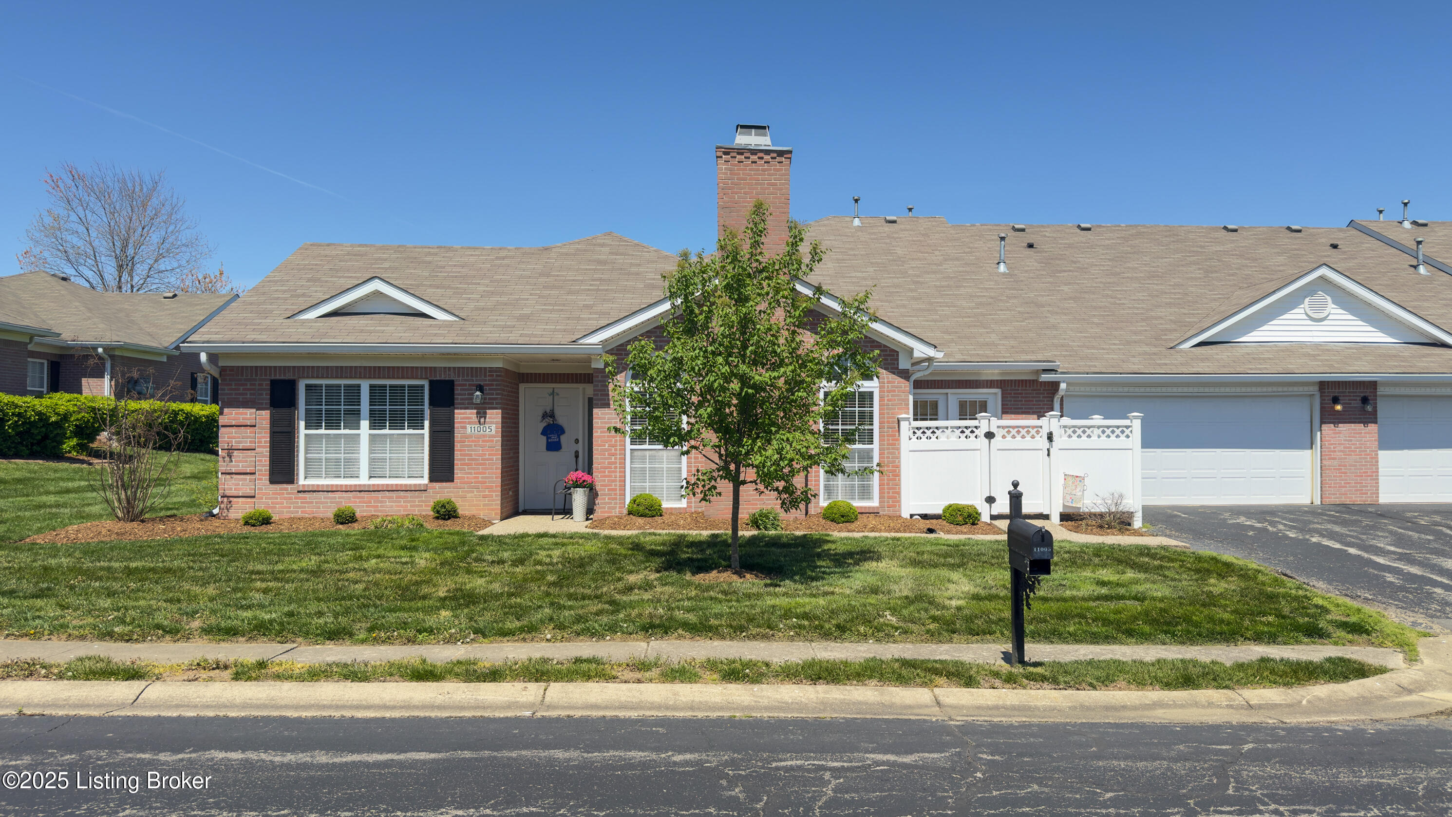 11005 Cambridge Commons Dr, Louisville, Pennsylvania image 1