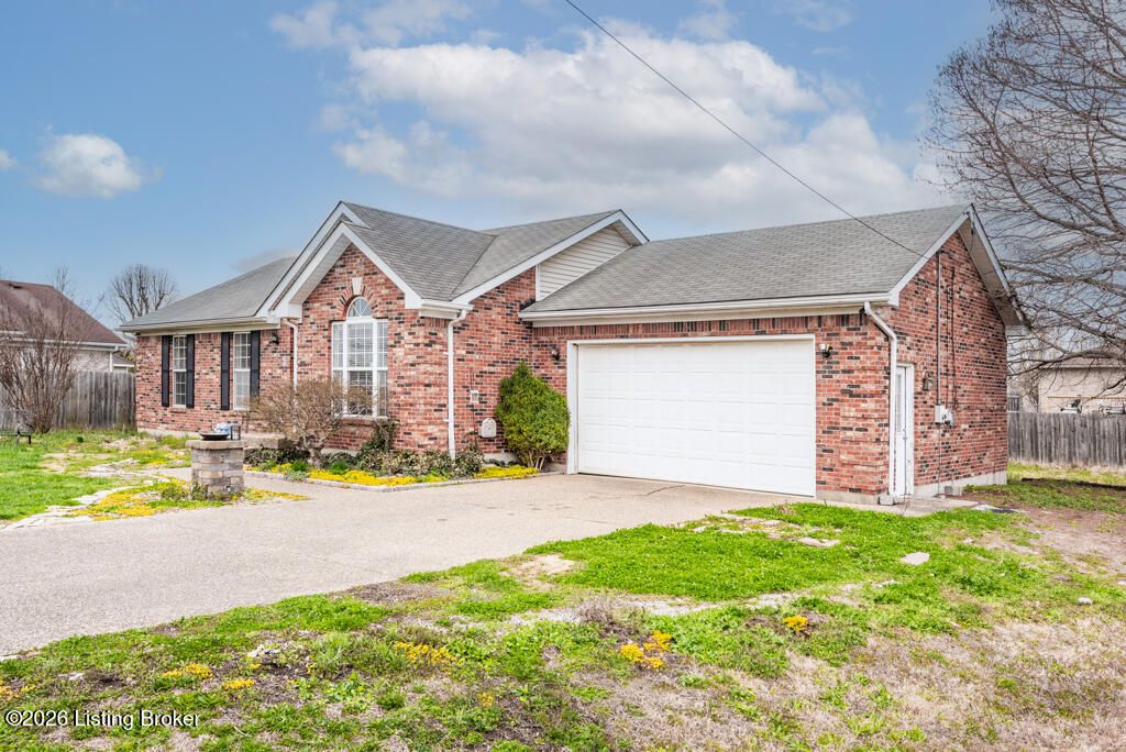 Photo of 227 Seminole Ct, Shepherdsville, KY 40165 (MLS # 1711943)