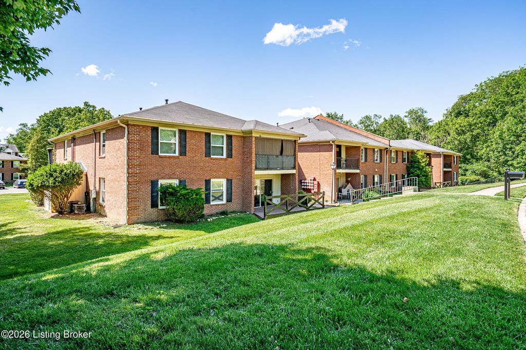 Photo of 7908 Grenoble Ln #A, Prospect, KY 40059 (MLS # 1717716)