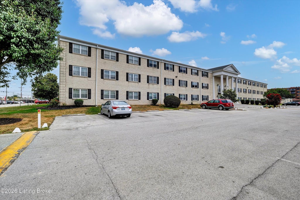 Photo of 337 El Conquistador Pl, Louisville, KY 40220 (MLS # 1730298)