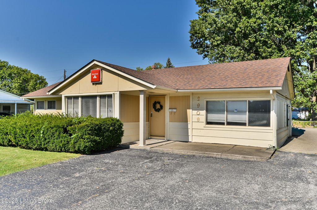 Photo of 2909 Hikes Ln, Louisville, KY 40218 (MLS # 1700138)