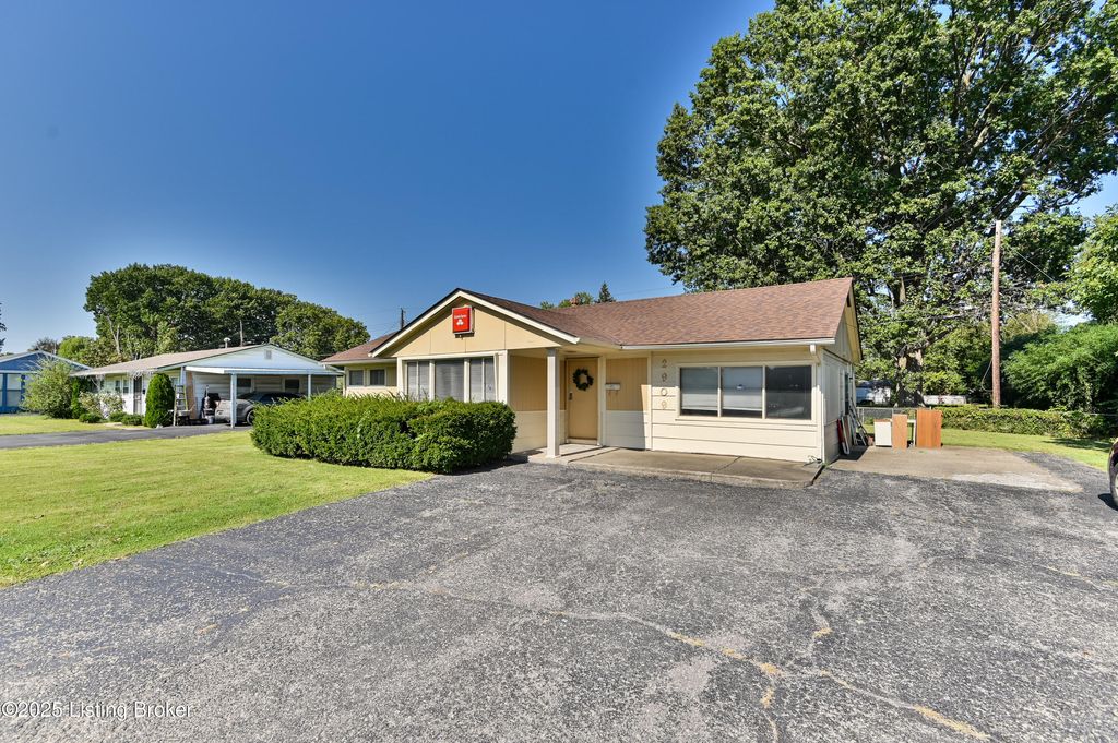 Photo of 2909 Hikes Ln, Louisville, KY 40218 (MLS # 1700138)