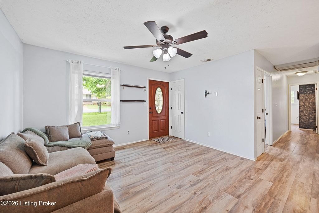 Photo of 4304 Wendy Hills Dr, Crestwood, KY 40014 (MLS # 1716780)