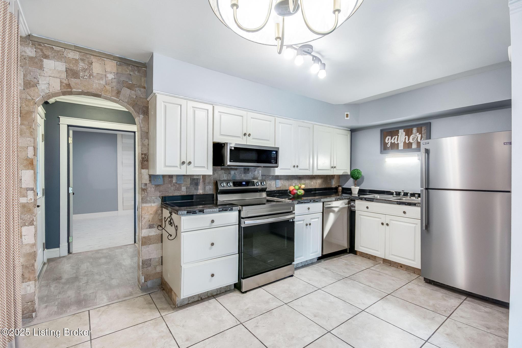 5005 Red Oak Ln, Louisville, Pennsylvania image 10