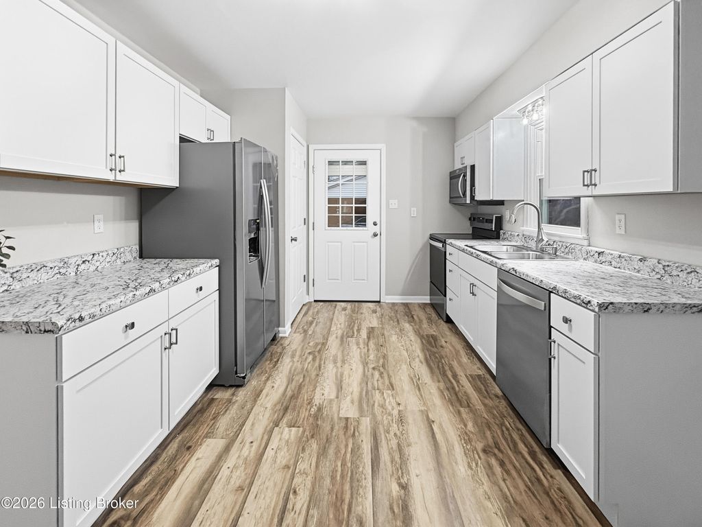 Photo of 509 W Back St, Munfordville, KY 42765 (MLS # 1712222)