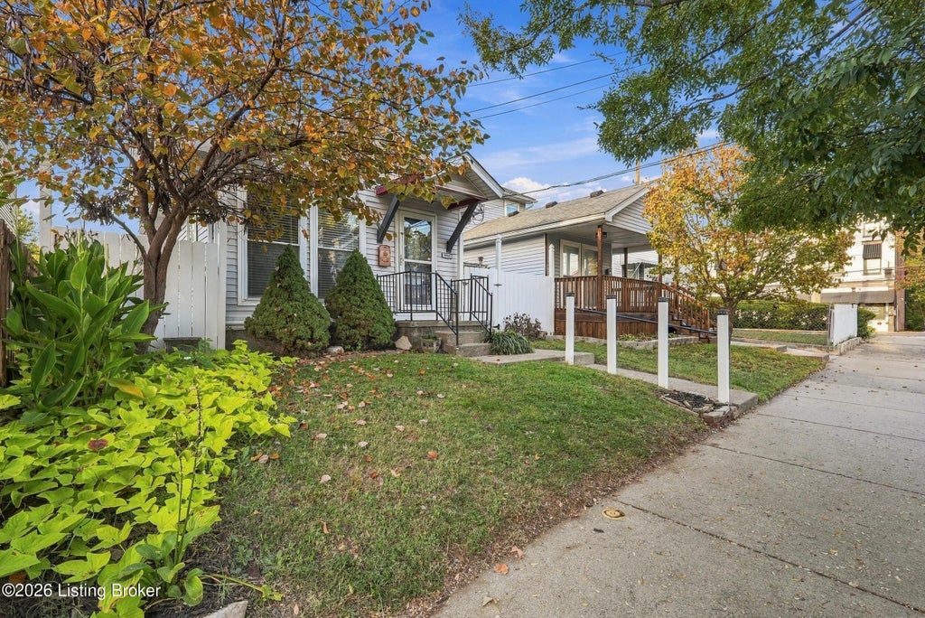Photo of 1033 Lampton St, Louisville, KY 40204 (MLS # 1732946)