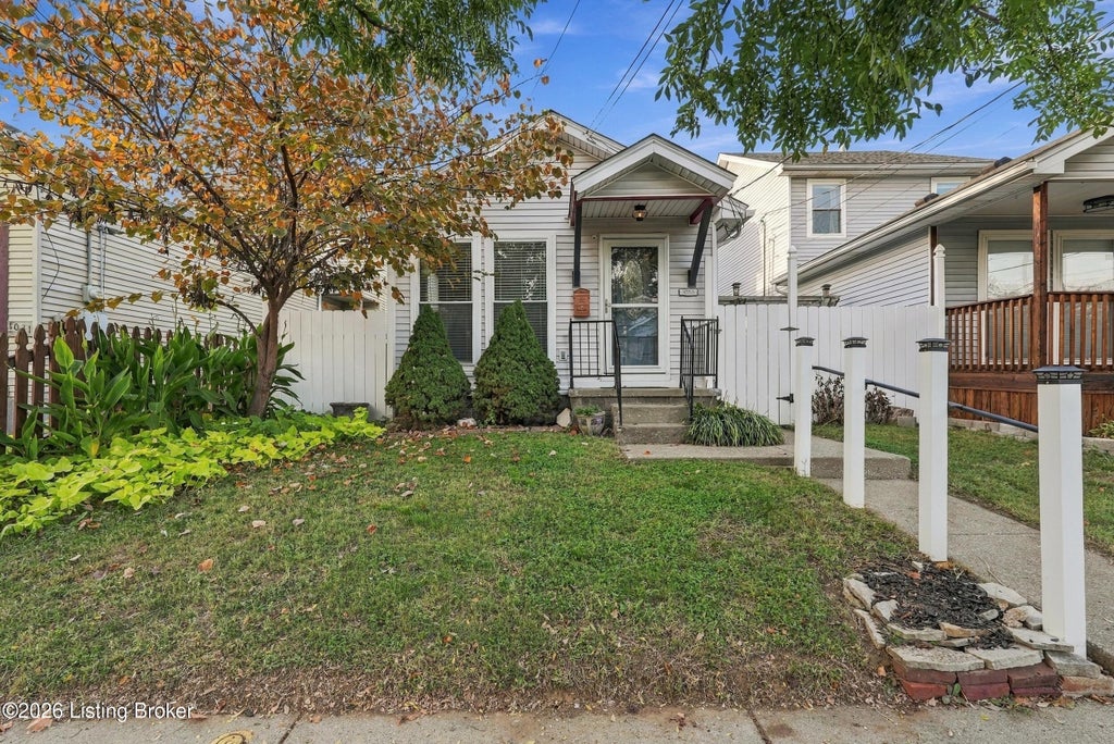 Photo of 1033 Lampton St, Louisville, KY 40204 (MLS # 1732946)