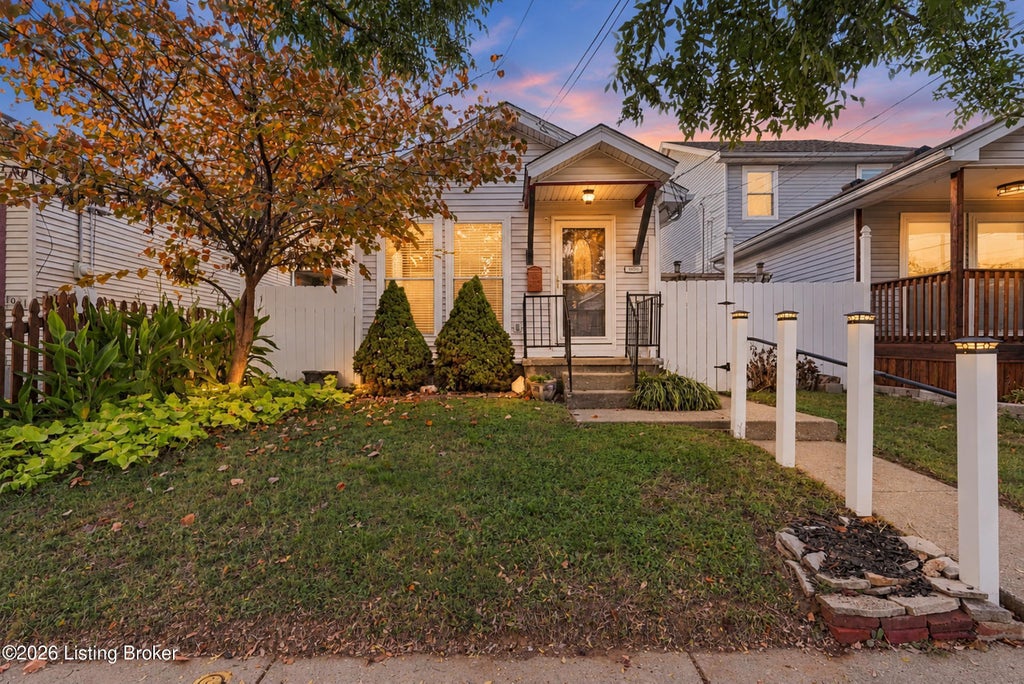 Photo of 1033 Lampton St, Louisville, KY 40204 (MLS # 1732946)