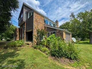 Photo of 13801 Lakewoods Ct, Prospect, KY 40059 (MLS # 1725638)