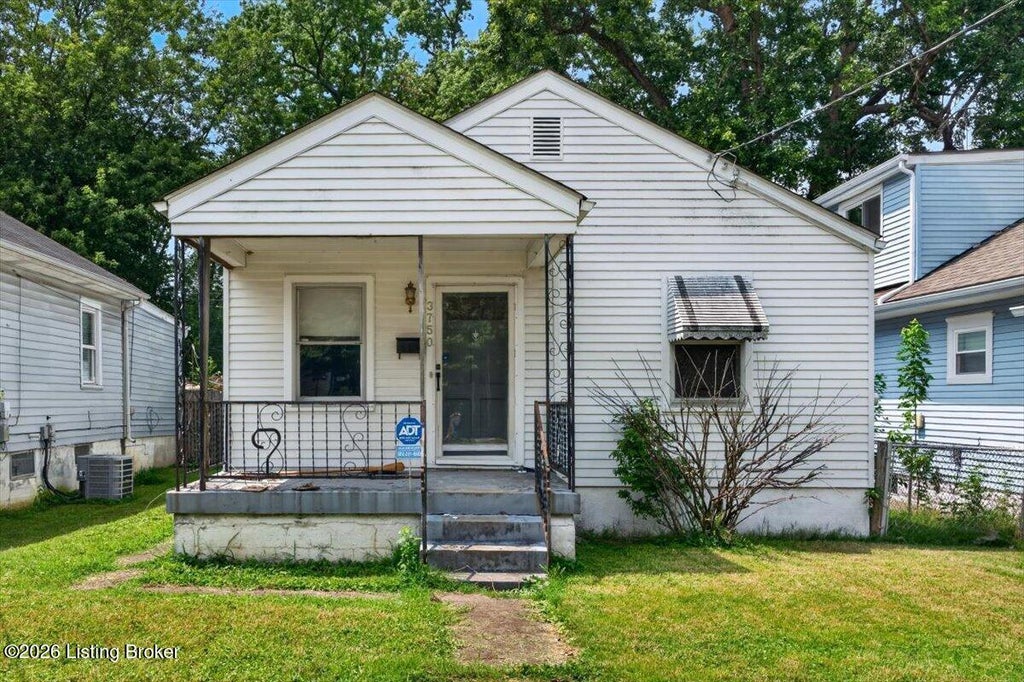 Photo of 3750 Kahlert Ave, Louisville, KY 40215 (MLS # 1725763)