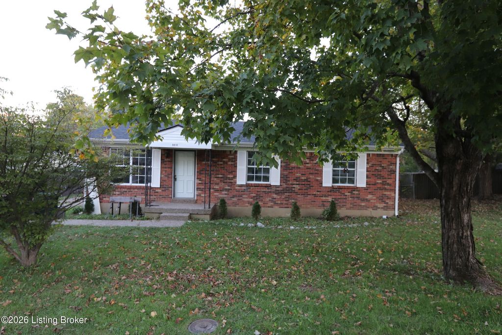 Photo of 6810 Village Green Blvd, Pewee Valley, KY 40056 (MLS # 1713458)