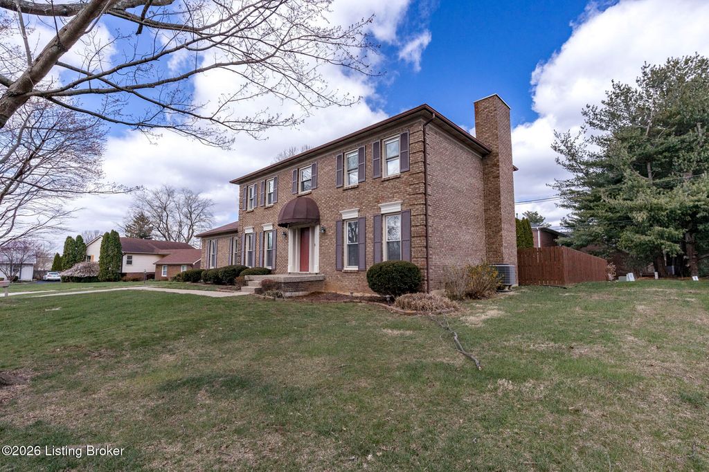 Photo of 10417 Scarlet Oak Ct, Louisville, KY 40241 (MLS # 1712002)