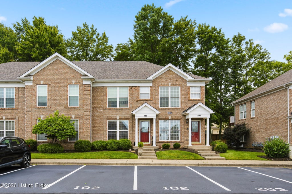 Photo of 6015 Wooded Creek Dr #102, Louisville, KY 40291 (MLS # 1723890)