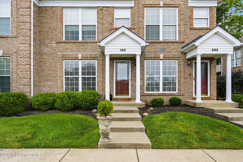 Photo of 6015 Wooded Creek Dr #102, Louisville, KY 40291 (MLS # 1723890)