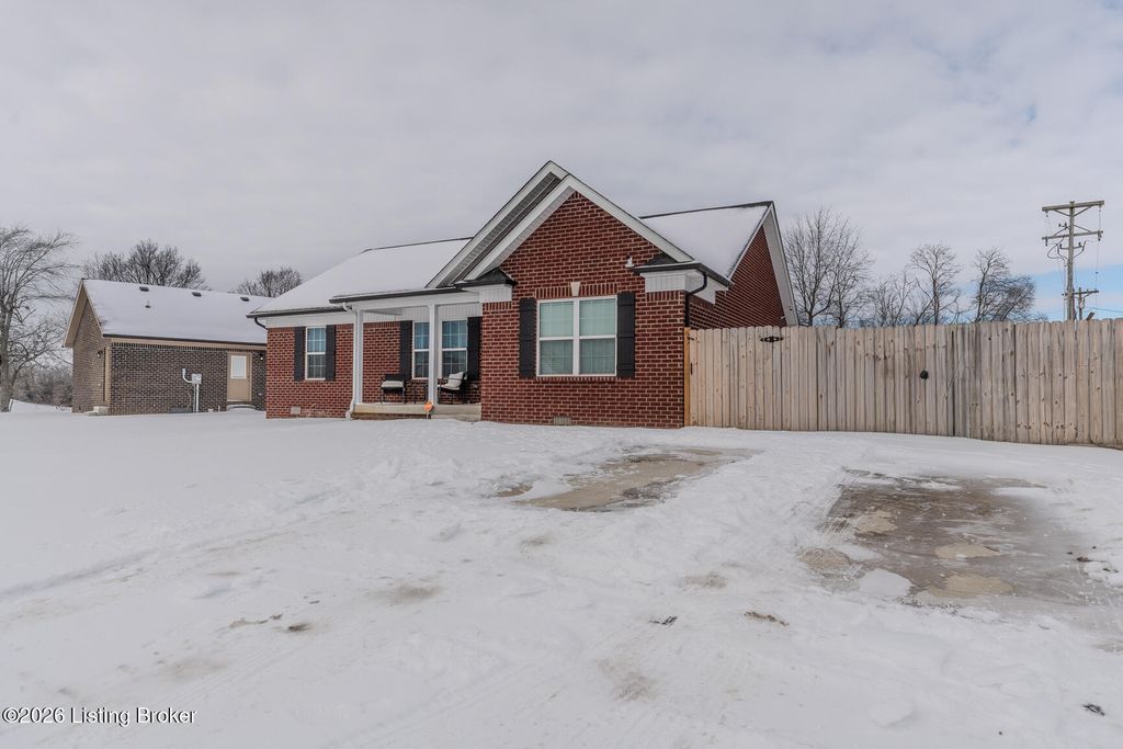 Photo of 100 Liberty Ln, Bardstown, KY 40004 (MLS # 1708046)