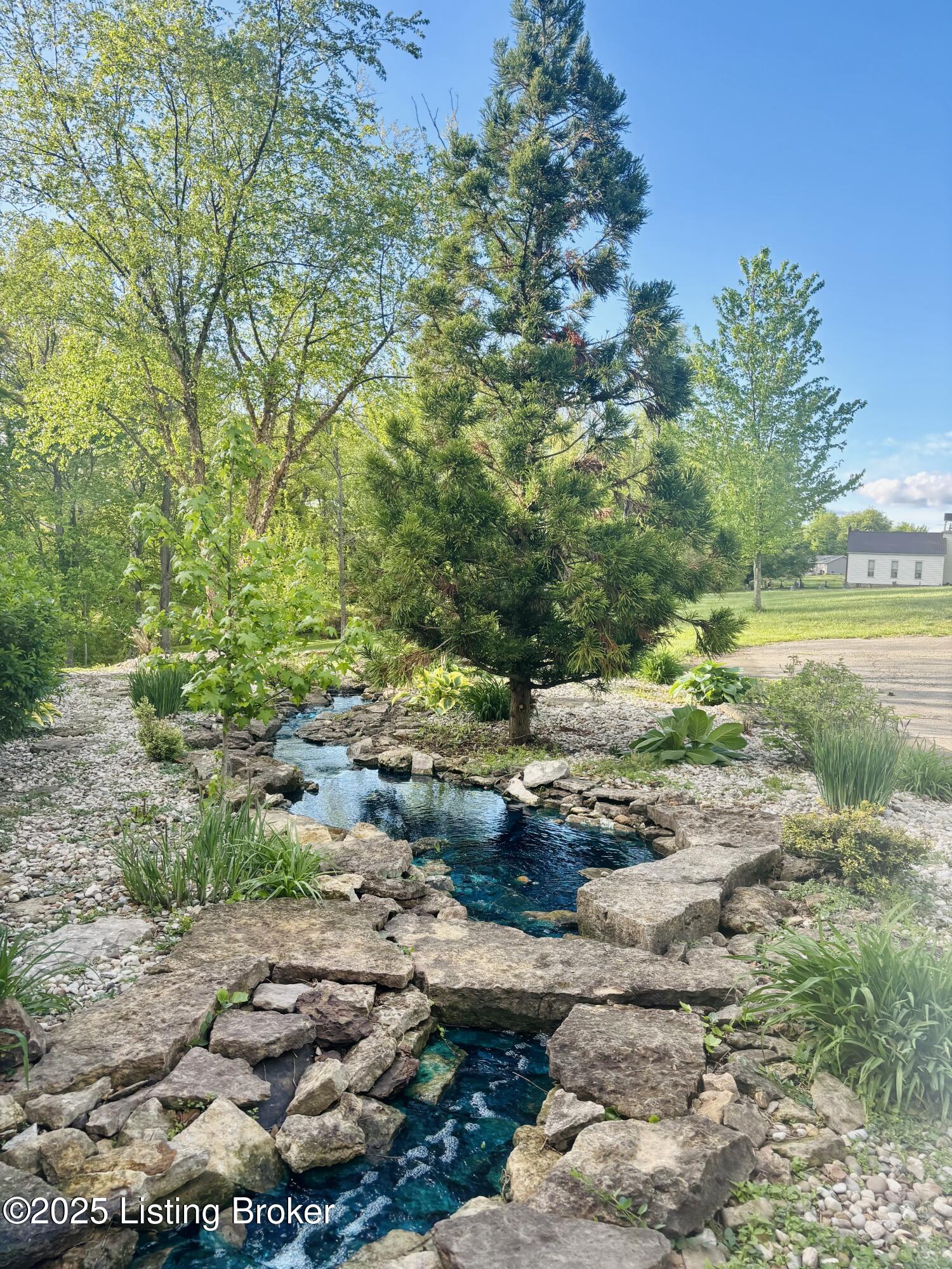 302 S Zoar Church Rd, Madison, Pennsylvania image 4