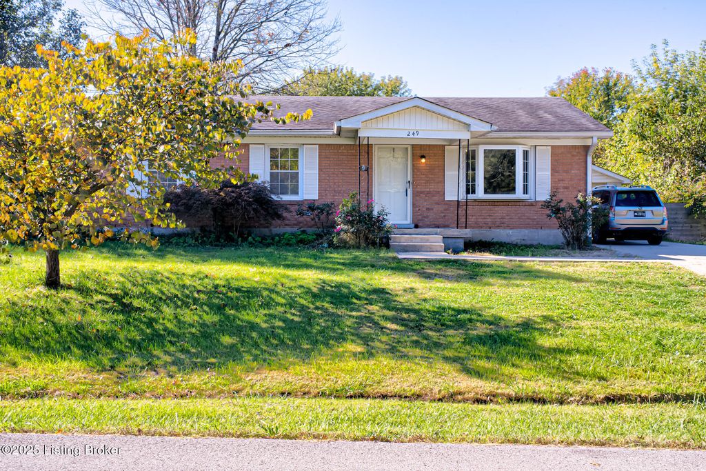 Photo of 249 Lynnwood Dr, Mt Washington, KY 40047 (MLS # 1701453)