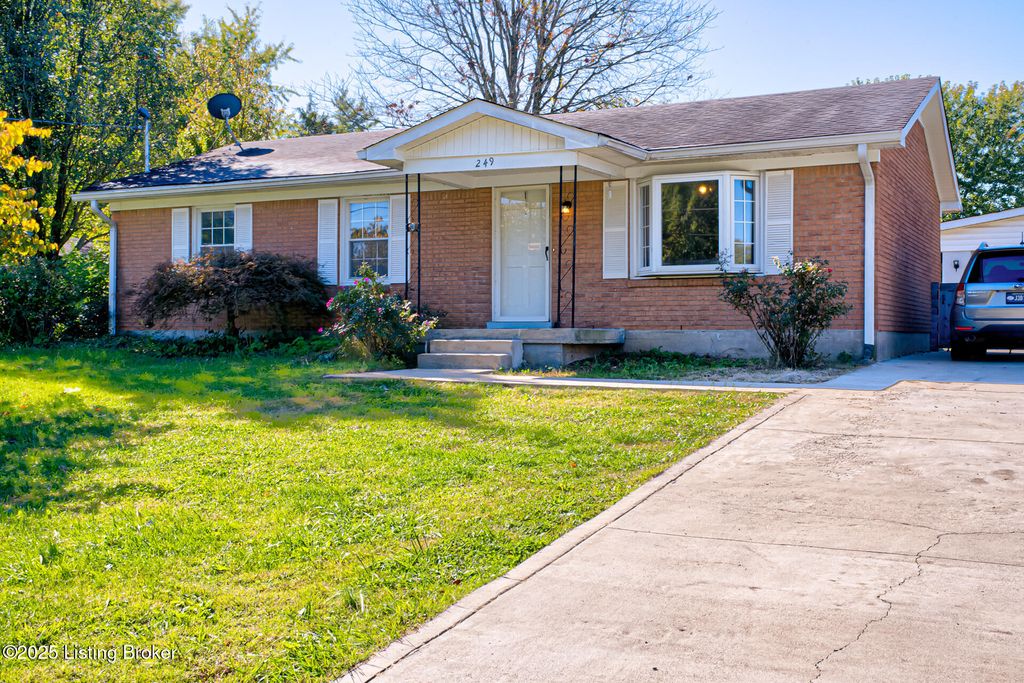 Photo of 249 Lynnwood Dr, Mt Washington, KY 40047 (MLS # 1701453)