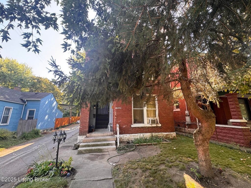 Photo of 1417 S Brook St, Louisville, KY 40208 (MLS # 1699057)