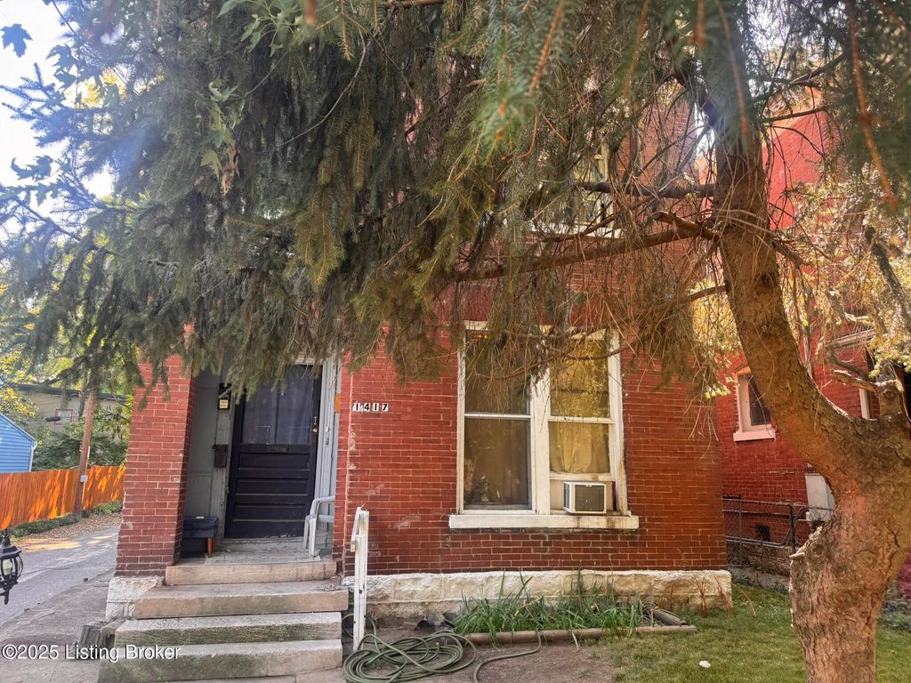 Photo of 1417 S Brook St, Louisville, KY 40208 (MLS # 1699057)