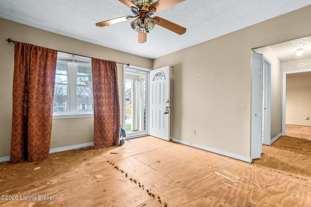 Photo of 10107 McNeely Lake Dr, Louisville, KY 40229 (MLS # 1711609)