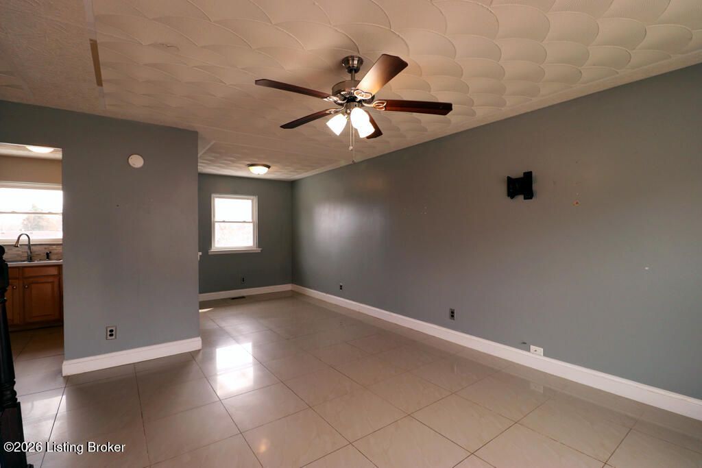 Photo of 5202 Green Cove Cir, Louisville, KY 40218 (MLS # 1710033)