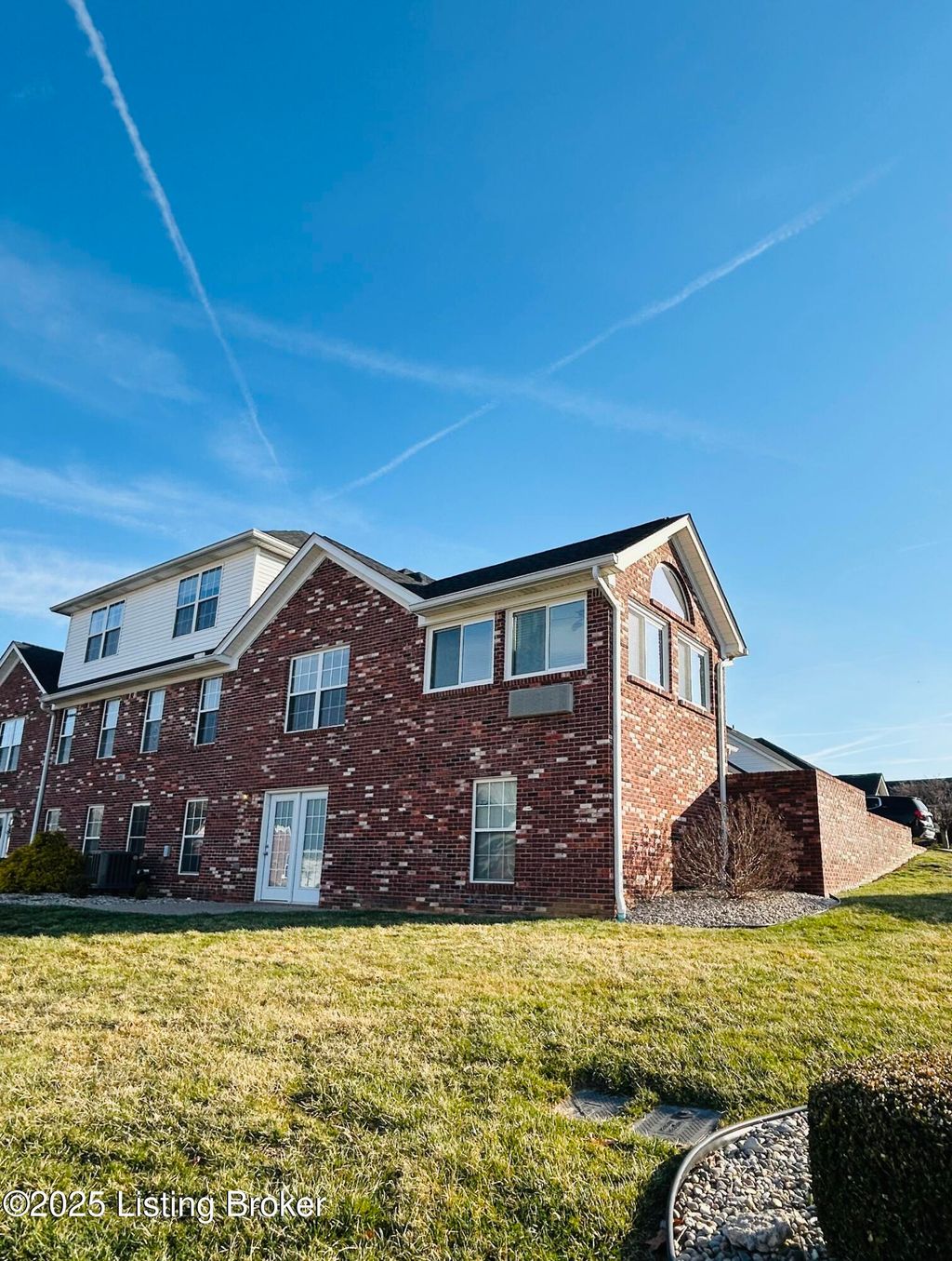 Photo of 105-A Legacy Ct, Elizabethtown, KY 42701 (MLS # 1717945)