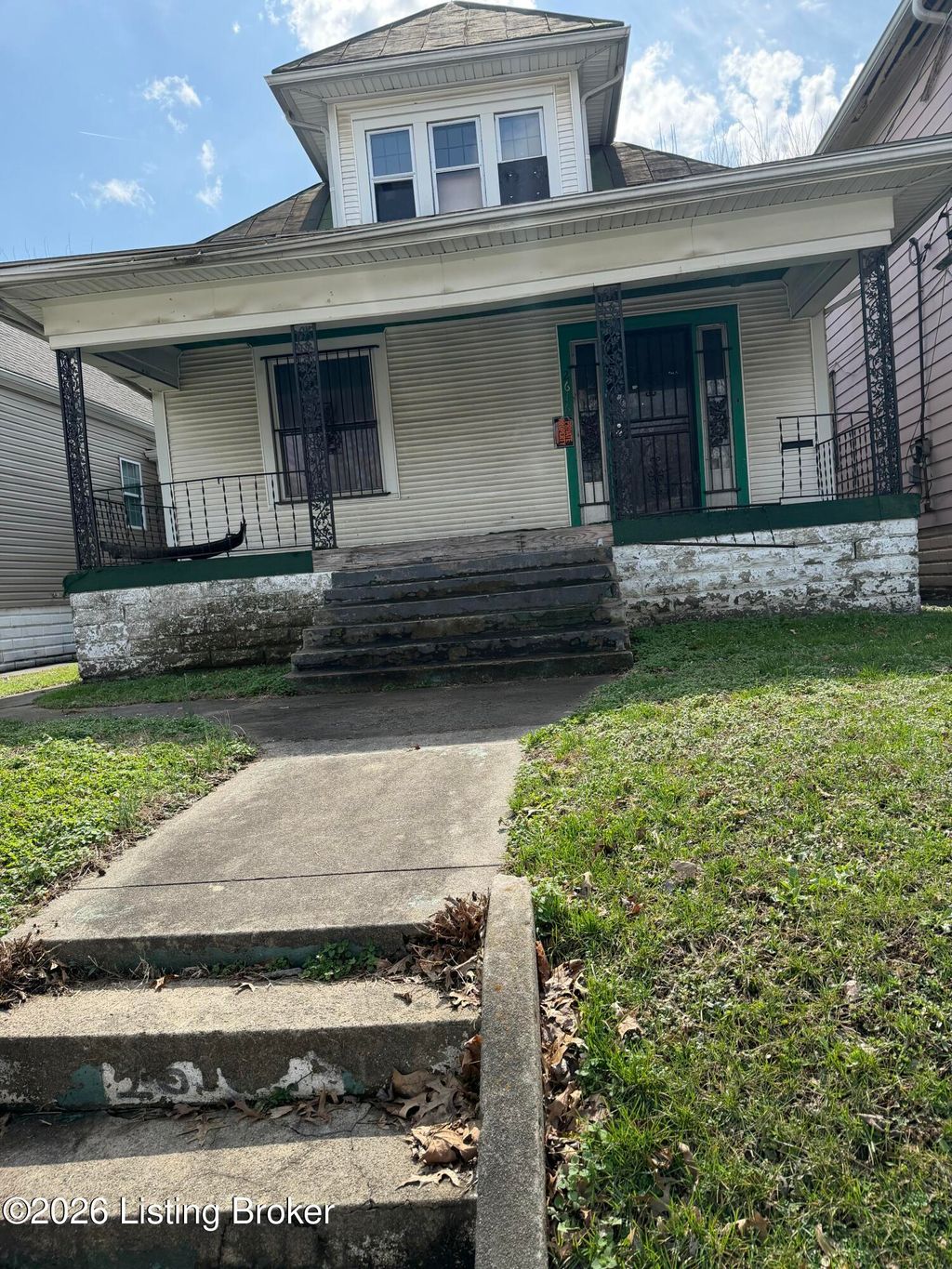 Photo of 2616 Hale Ave, Louisville, KY 40211 (MLS # 1711710)