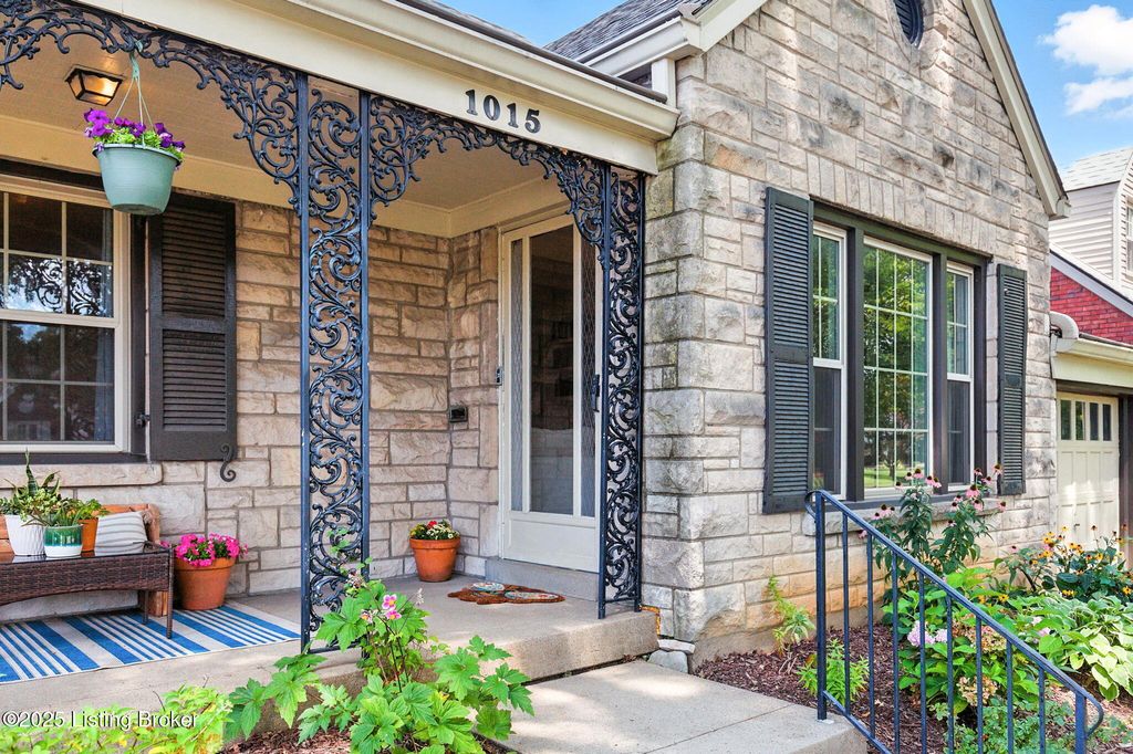 Photo of 1015 Greenleaf Rd, Louisville, KY 40213 (MLS # 1705316)