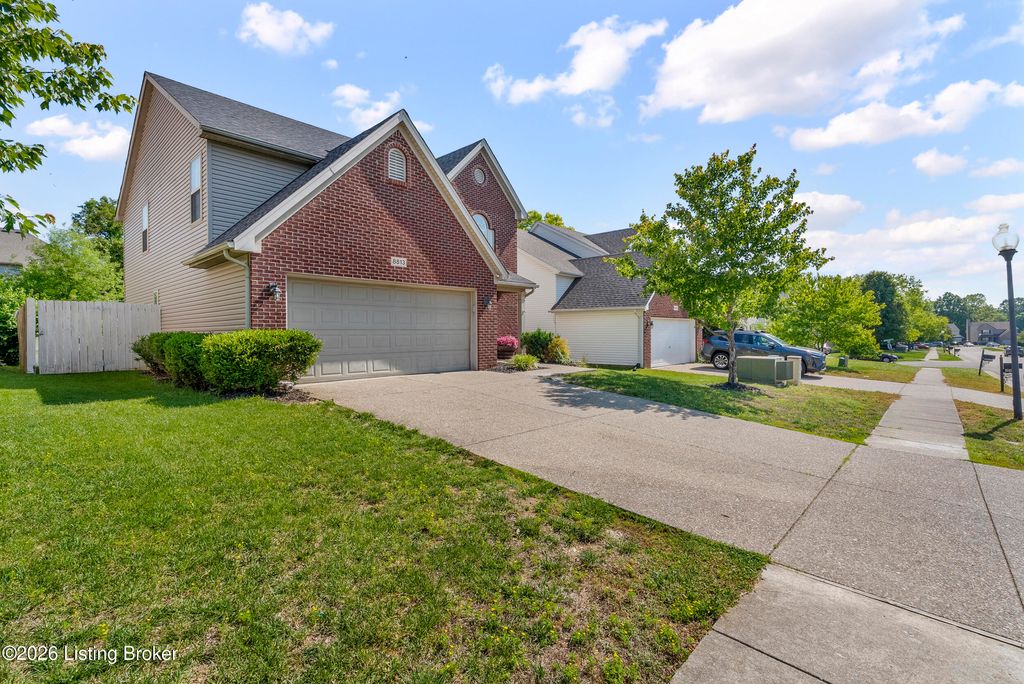 Photo of 8813 Eli Dr, Louisville, KY 40291 (MLS # 1717685)
