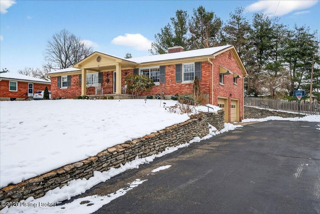 Photo of 93 Beechwood Ave, Shelbyville, KY 40065 (MLS # 1708481)