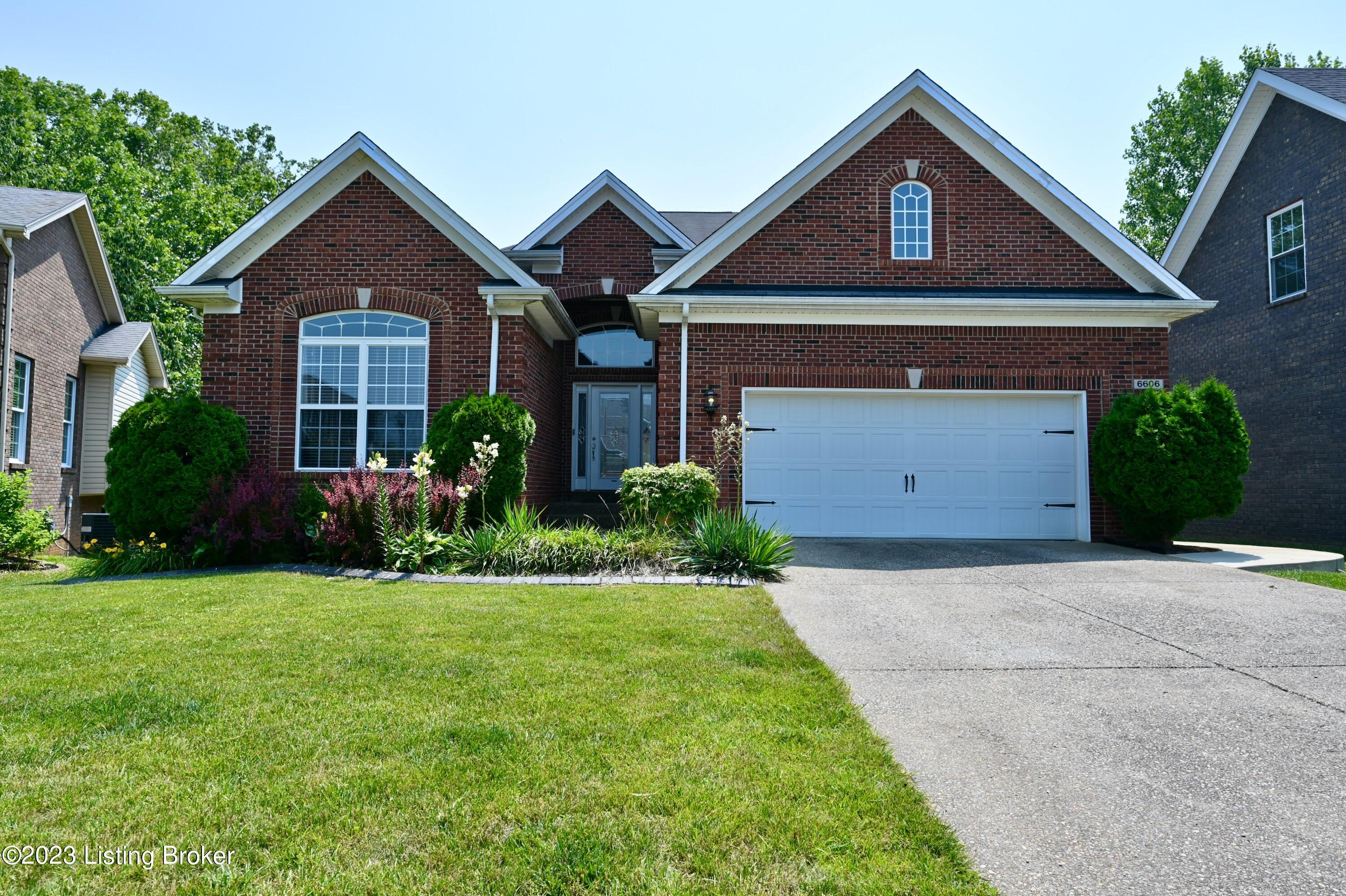 Photo 1 of 40 — 6606 Keeling Park Dr, Louisville, KY 40291