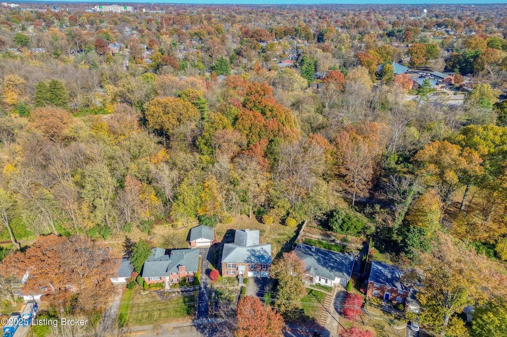 Photo of 411 Trinity Hills Ln, Louisville, KY 40207 (MLS # 1702682)