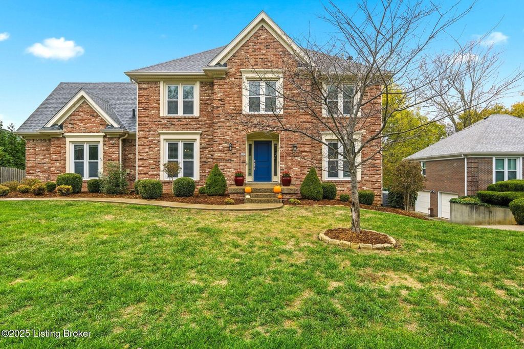 Photo of 7811 Cliffs Edge Ct, Louisville, KY 40241 (MLS # 1701986)