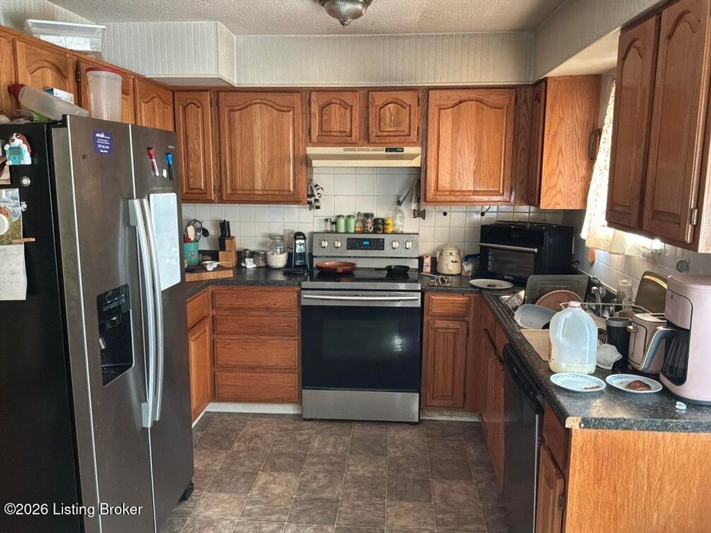 Photo of 413 Savannah Ave, Elizabethtown, KY 42701 (MLS # 1714625)