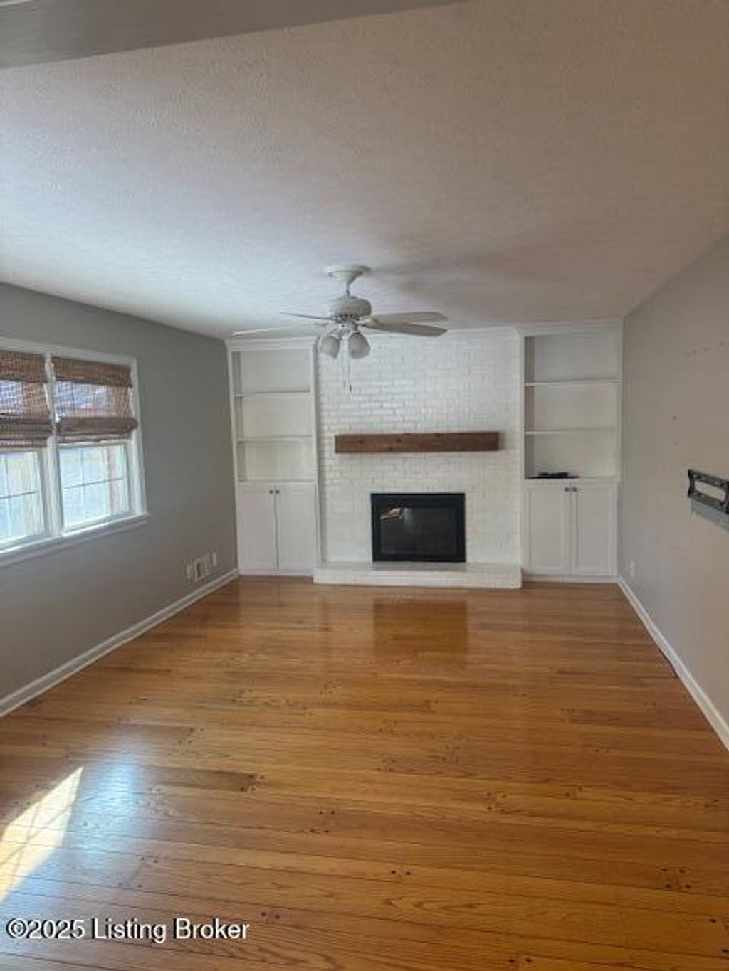 Photo of 9100 Trentham Ct, Louisville, KY 40242 (MLS # 1705303)