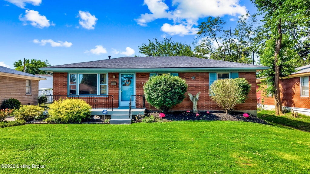 Photo of 6304 Player Dr, Louisville, KY 40258 (MLS # 1721337)