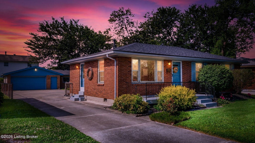 Photo of 6304 Player Dr, Louisville, KY 40258 (MLS # 1721337)