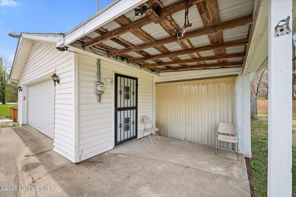 Photo of 6526 Memory Ln, Louisville, KY 40258 (MLS # 1713613)