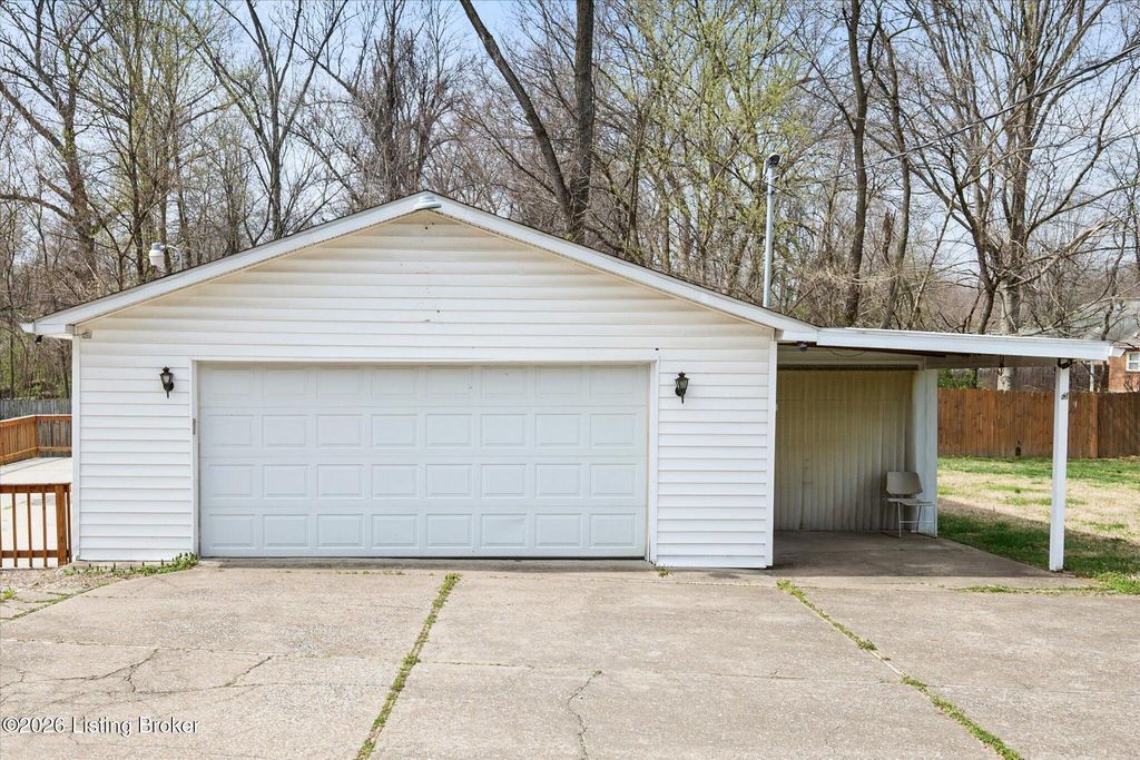 Photo of 6526 Memory Ln, Louisville, KY 40258 (MLS # 1713613)