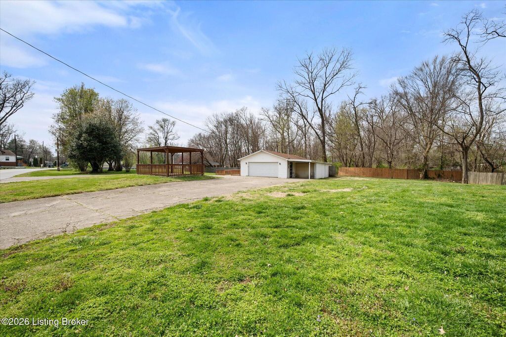 Photo of 6526 Memory Ln, Louisville, KY 40258 (MLS # 1713613)