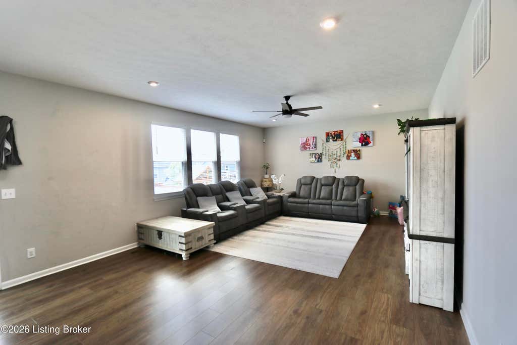 Photo of 518 Williamsburg Dr, Mt Washington, KY 40047 (MLS # 1720478)